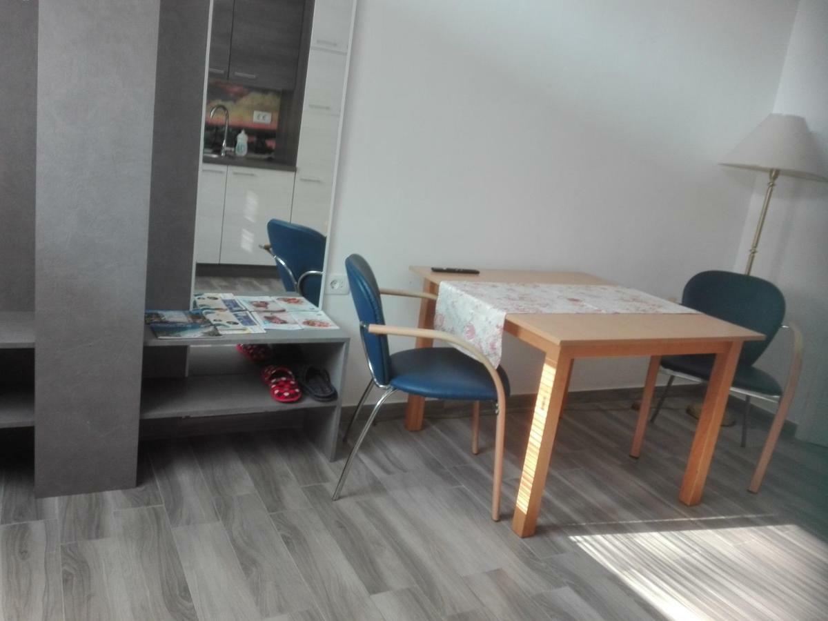 Apartment Cvjetna Fiume Esterno foto